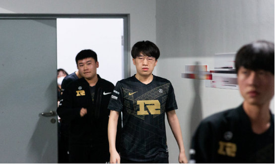 赛季里的艰 赛季里的艰